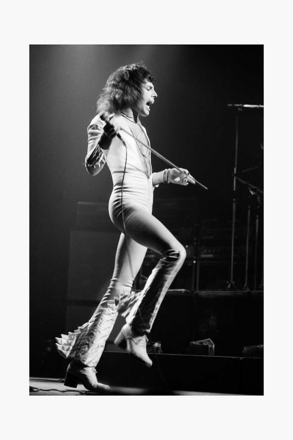 Freddie-Mercury-Queen-1976-