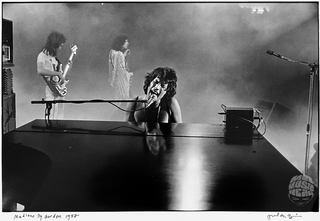 Freddie Mercury, Queen, 1977